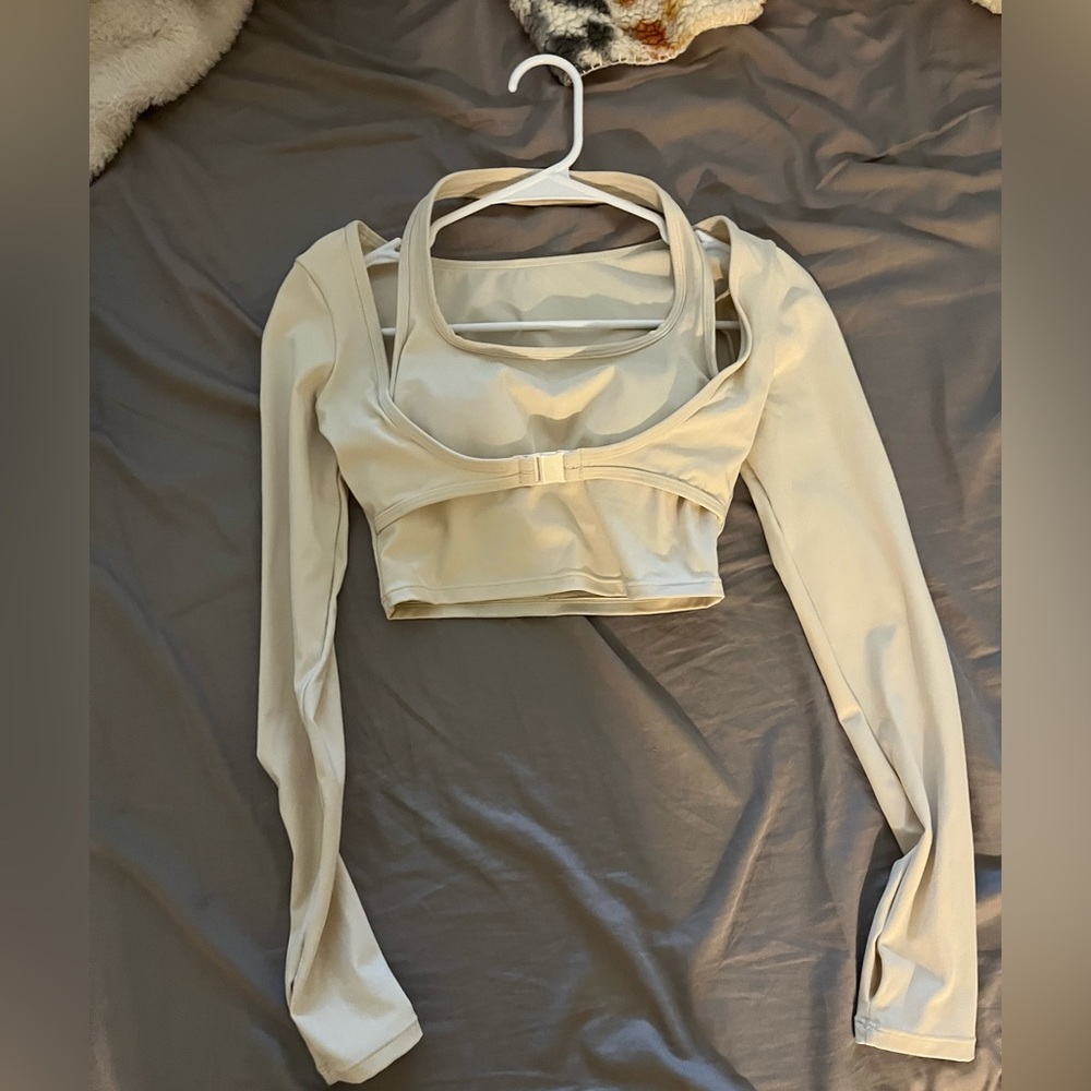 long sleeve crop top